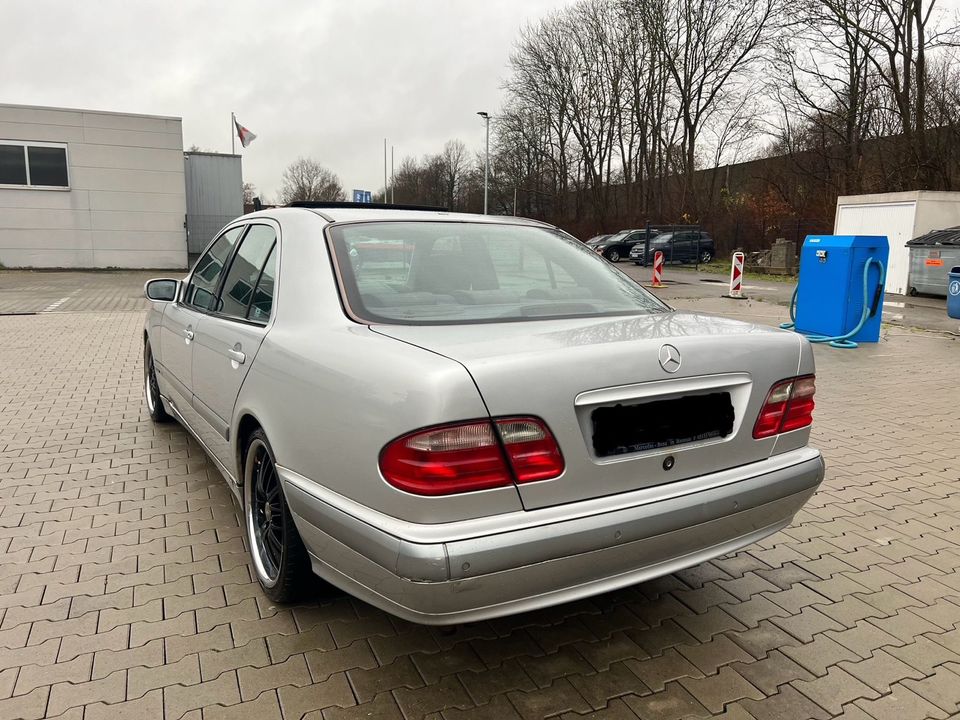 Mercedes E270 CDI Limo-Automatik-Schiebedach-19LM-Klima in Herford