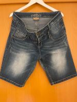 Kurze Jeans Shorts, blau, W33, neuwertig, Takko! Hessen - Friedberg (Hessen) Vorschau