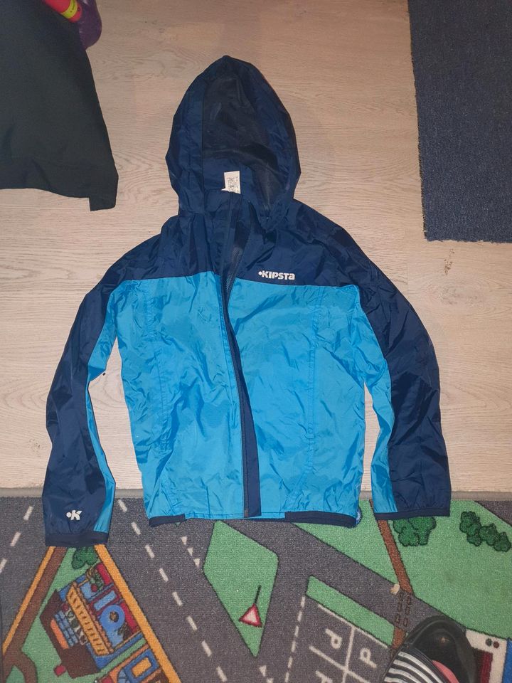 Regenjacke Jungenjacke Größe 122/128 in Schönfeld