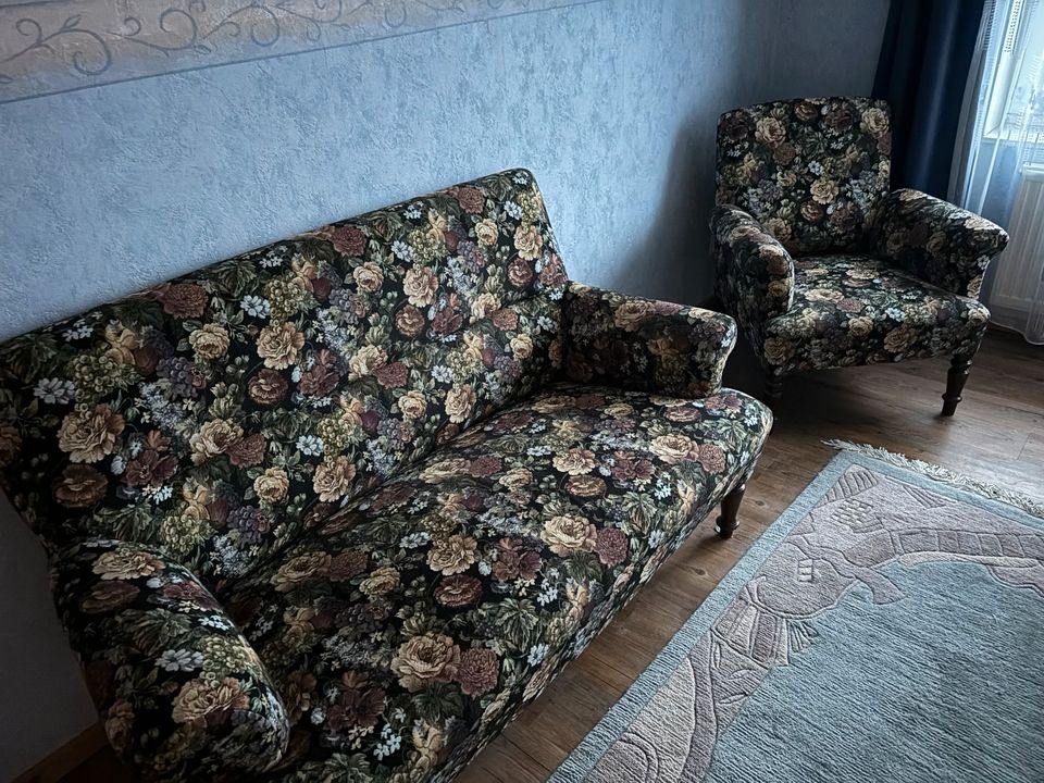 2 er Sofa antik in Delmenhorst