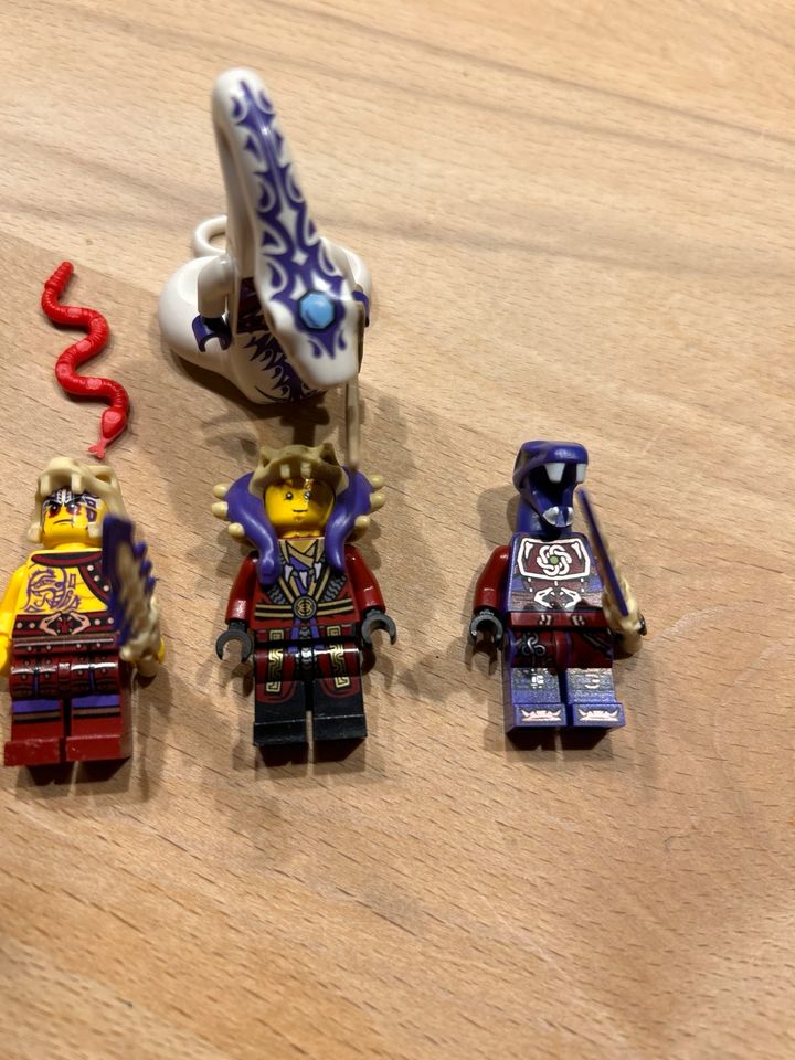 Lego Ninjago Schlange Pythor lila weiß Figuren in Schömberg b. Württ