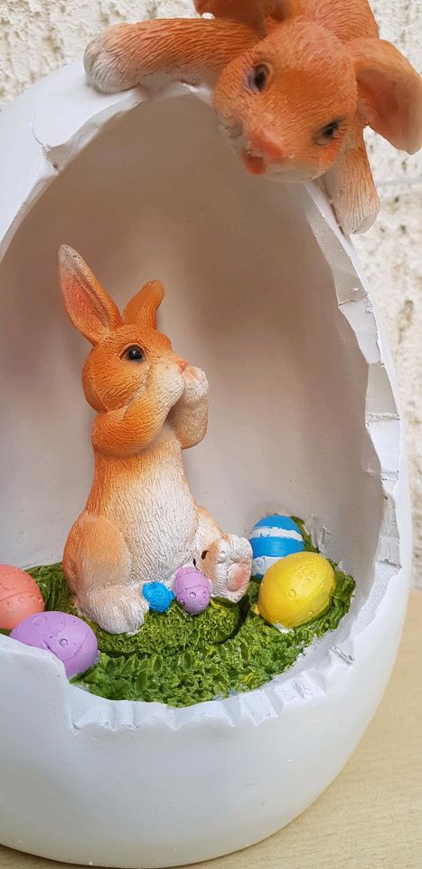 Osterdeko "Hase im Ei" in Alsdorf