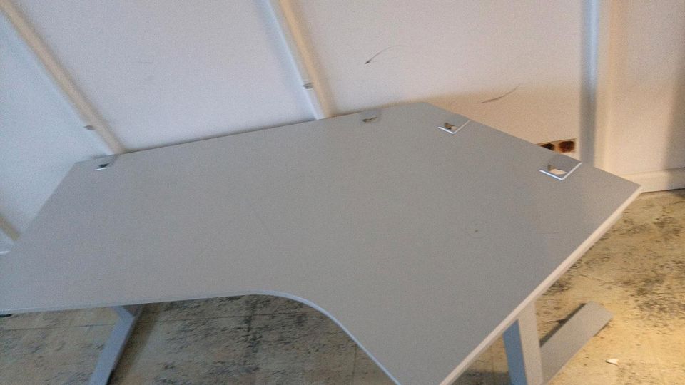 Schreibtisch elektro einstellbar höher 2,15×80 in Damscheid