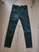 H&M Hose schwarz Gr. 42 glänzend Damen Niedersachsen - Wetschen Vorschau