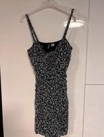 Kurzes Sommerkleid mit Blumenmuster, H&M, Größe S Brandenburg - Strausberg Vorschau