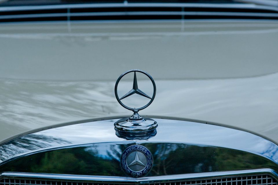 Wunderschöne Mercedes Heckflosse Baujahr 65 in braun-creme/Leder in Erfurt