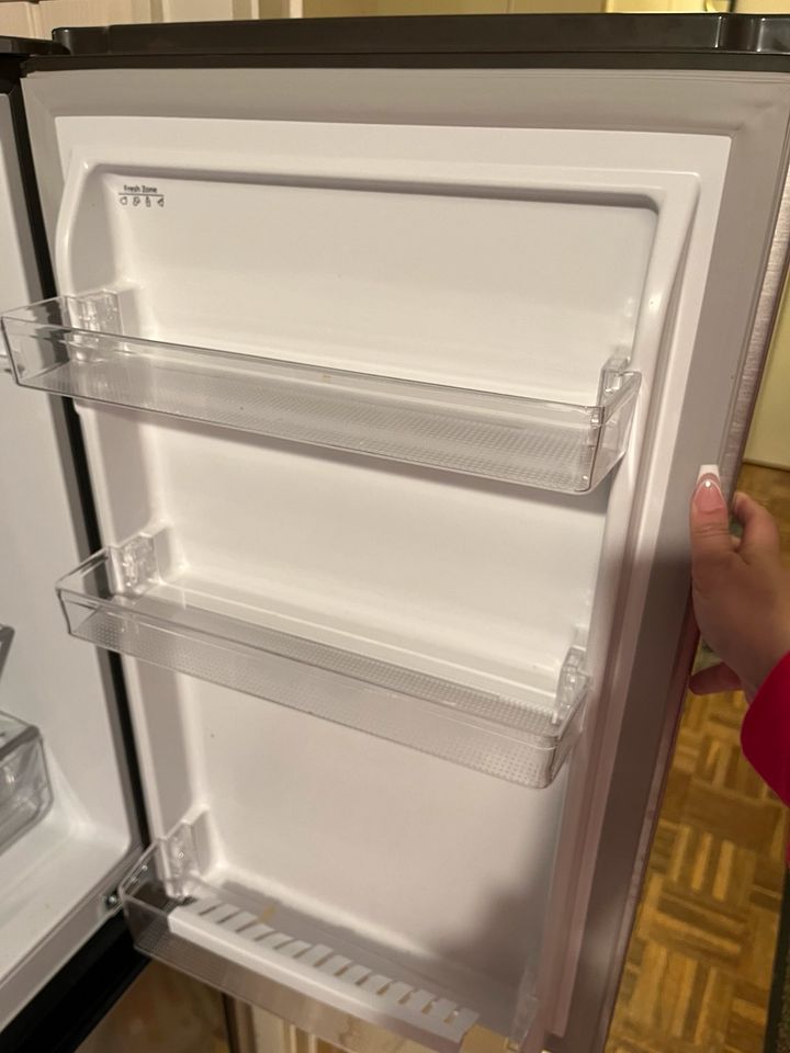 Kühlschrank 1,5 monate alt in Norderstedt
