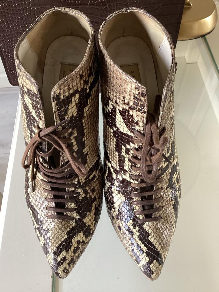 Zara Schnürstiefelette Leder Snakeprint braun Gr. 36 in Leipzig