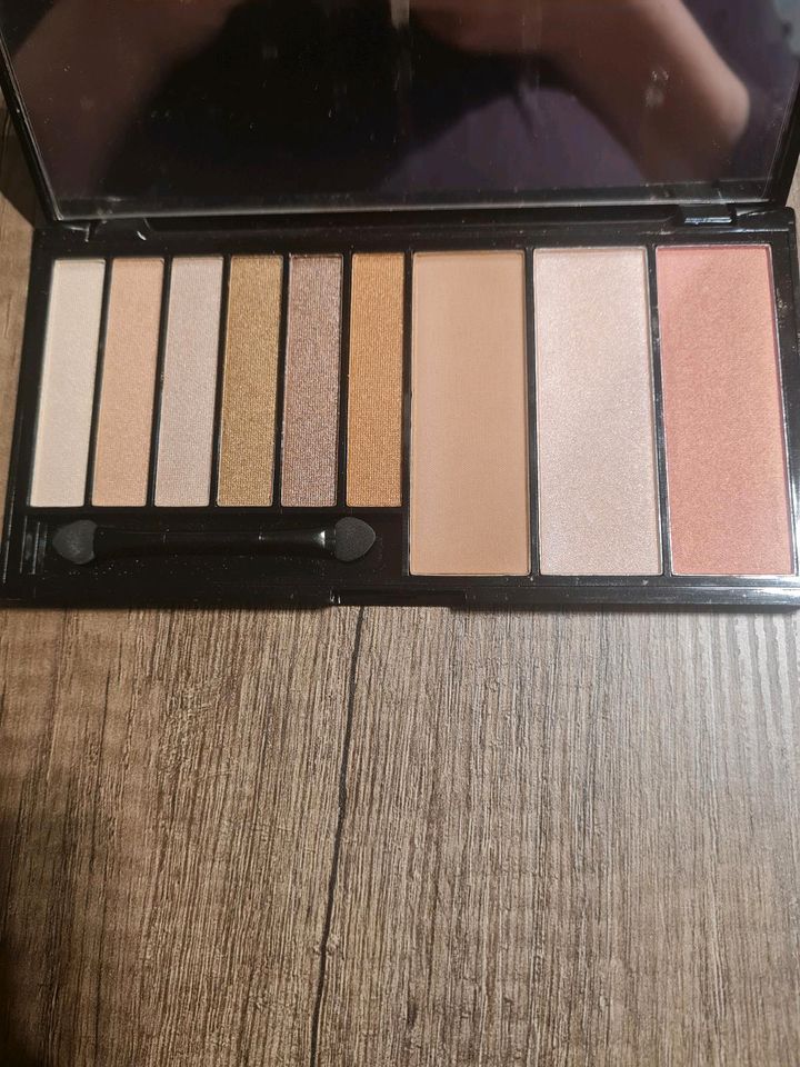 Revolution Lidschatten und Contour Palette "Euphoria" in Eime