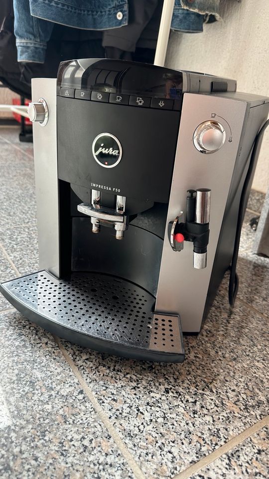 Jura Impressa F50 vollautomat Kaffeemaschine in Münsingen