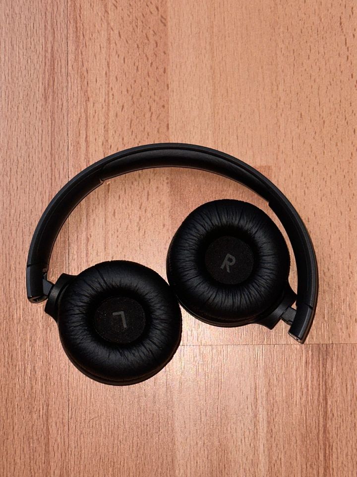 JBL headphones in Weyhe