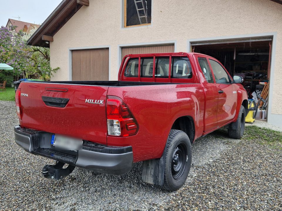Toyota Hilux Pick-Up Geländewagen in Markdorf