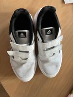 Adidas Turnschuhe Sneaker weiß 39 1/3 Top Zustand Baden-Württemberg - Tuttlingen Vorschau