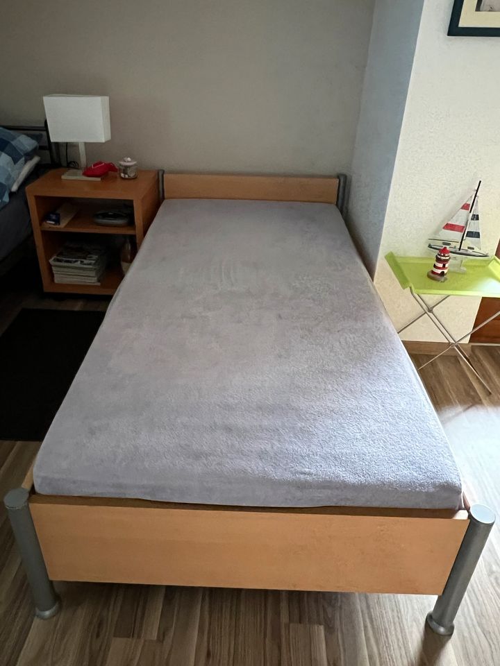 Bett Kinderzimmer 190 x 90 cm mit Lattenrost und Matratze in Frauenau