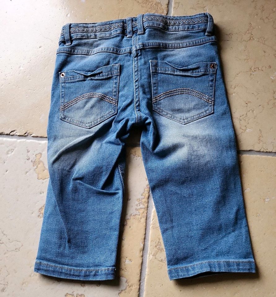 Jeans 3/4 Gr. 128 2 Stück in Nußdorf am Inn