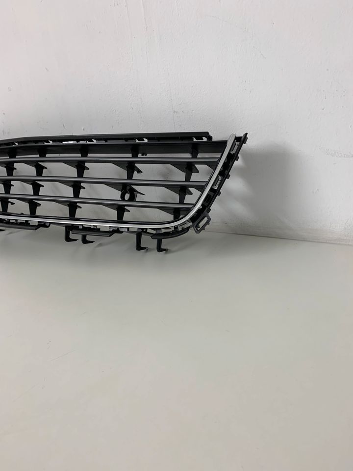 Opel Astra H Kombi Gitter Grill Stoßstange Vorne Neu 13238553 in Essen