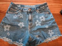 Shorts Jeans Blumen Größe 40 Hessen - Gießen Vorschau