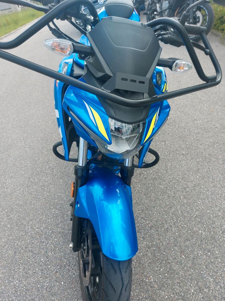 Suzuki 125er GSX-S Motorrad Leichtkraftrad blau-gelb in München