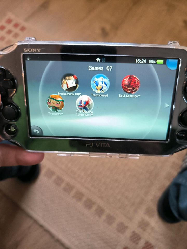 PSVita Slim 128 GB mit besonderer Software, Gehäuse und Hülle in Renchen