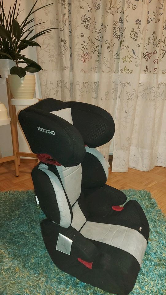 Kindersitz von RECARO Milano für 15-36 kg Geoupe II/III in Bergisch Gladbach