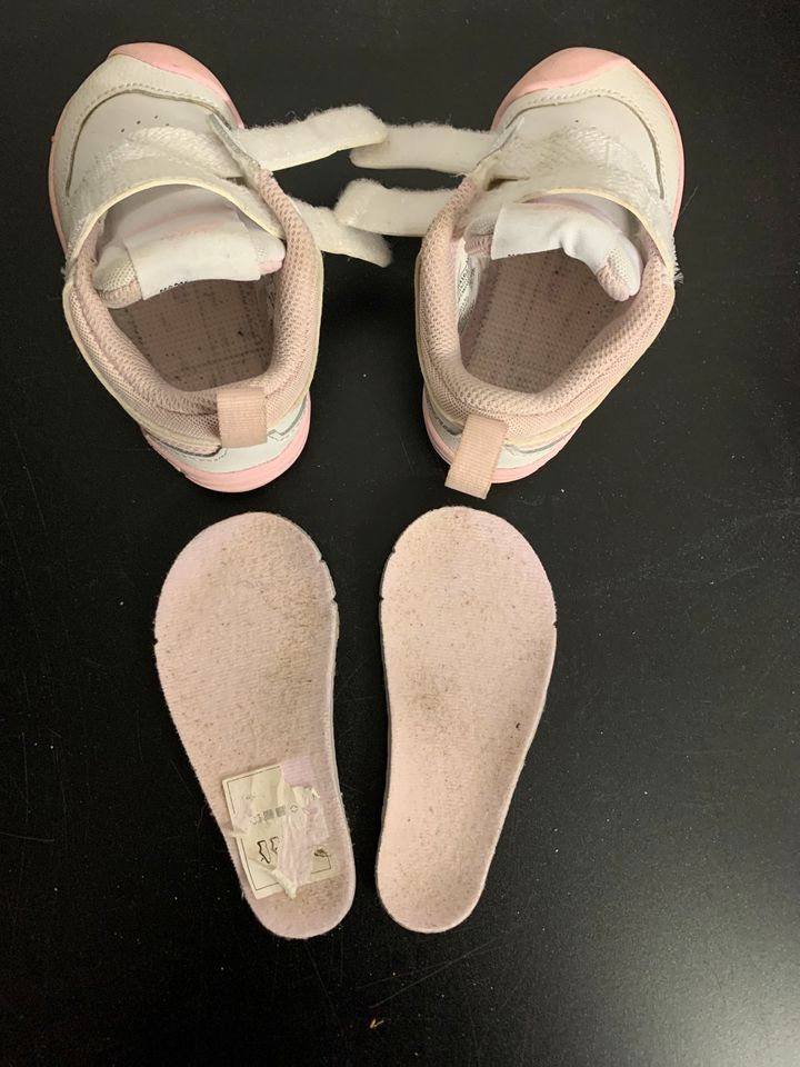 Nike Schuhe 22 weiß pink wenig getragen in Düsseldorf
