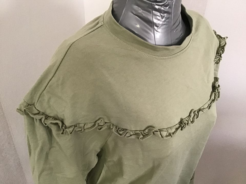 Frühlingshafter Pulli Sweatshirt grün mit Rüschen von Zero Gr. 38 in Diepholz