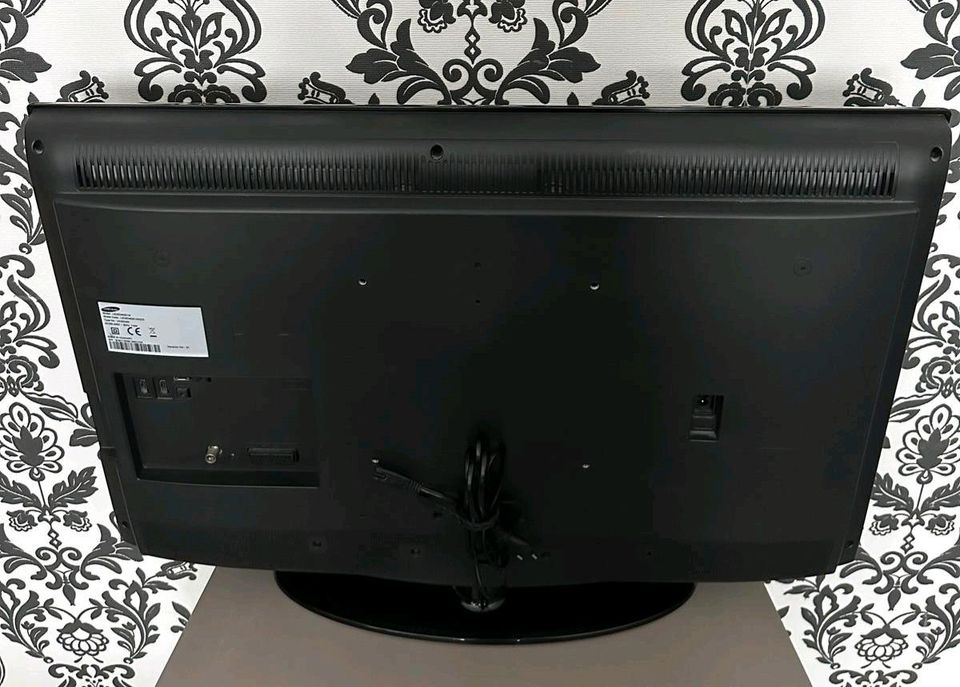 Samsung LE32D400E1WXZG LCD TV in Friesoythe