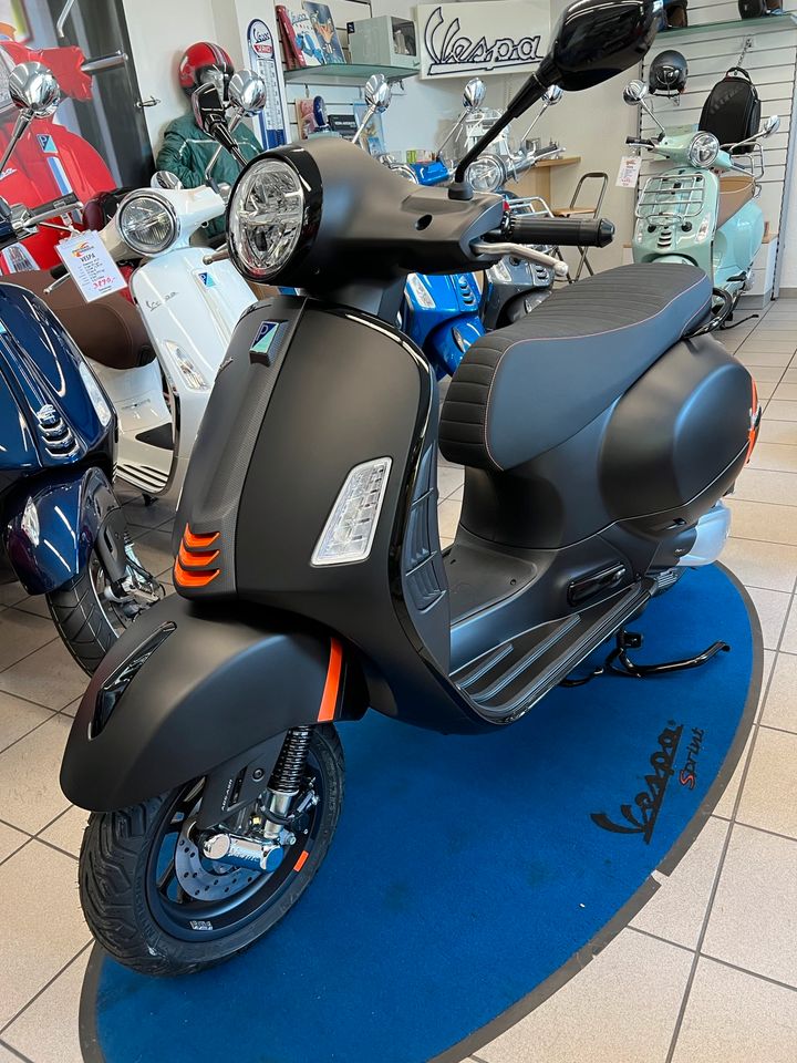 Neu! Vespa GTS 125 Super Sport E5 Roller Schwarz Convinto matt in Freiburg im Breisgau