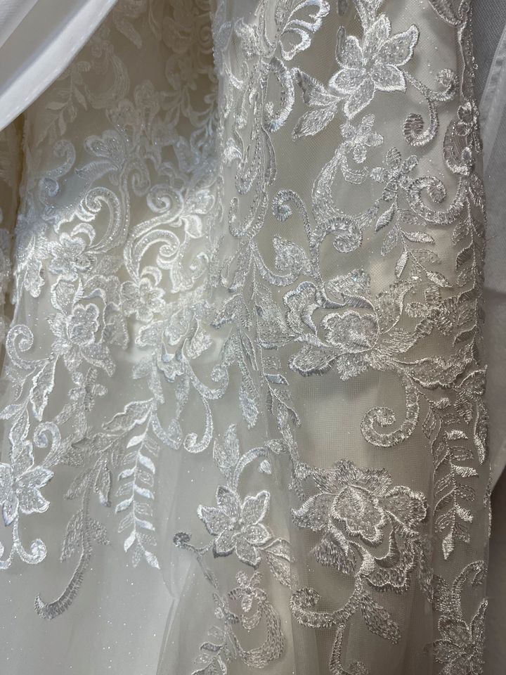 Neues Brautkleid mit Glitzertüll in Dülmen