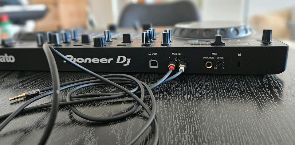 DJ-Controller DDJ-REV 1 Pioneer inkl. Kabel in Leipzig
