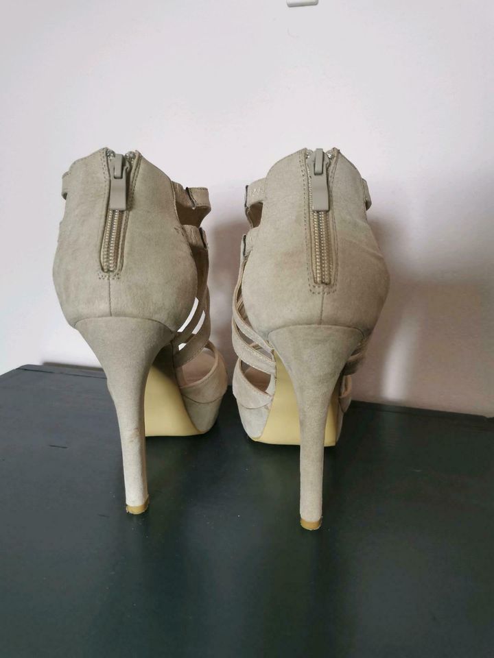 Beige Plateau Peeptoe-Highheels Gr. 38 | 12cm Absatz in Heßdorf