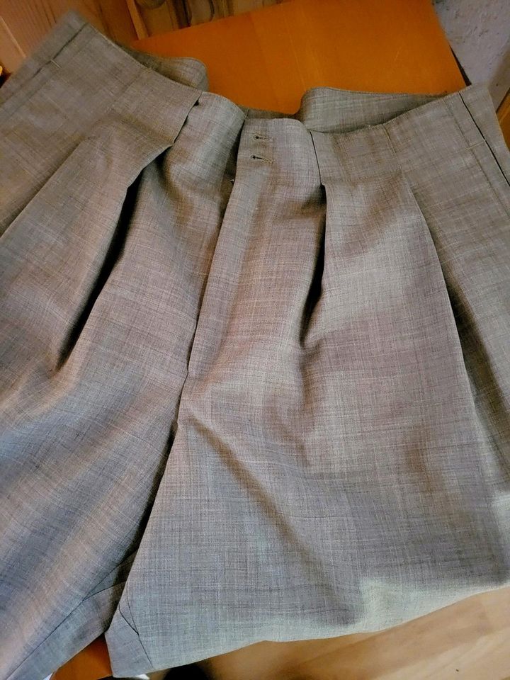 Anzug, neu, Gr. 56, beige/grau in Königstein
