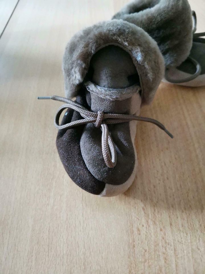 Hübsche Babyschuhe für den Winter - wie neu! in Schopfheim