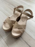 Tommy Hilfiger Plateau-Sandaletten Wedge Gr.40 gold neu Baden-Württemberg - Lorch Vorschau