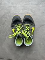 NIKE Sportschuhe Hallenschuhe flache Sohle Gr. 38 Niedersachsen - Lachendorf Vorschau