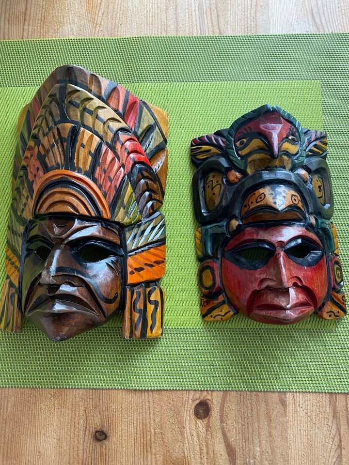 Zwei sehr schöne handgefertigte Wandmasken aus Holz. in Nürnberg (Mittelfr)