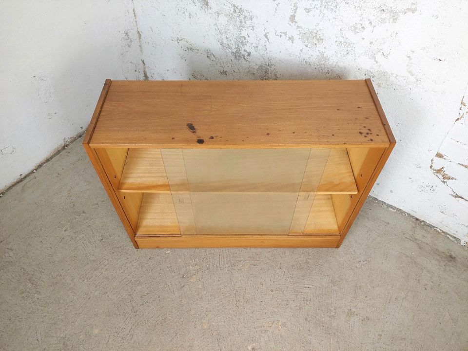 1v4 Vintage Kommode Regal Vitrine Holzschrank 60er 70er DDR Retro in Leipzig