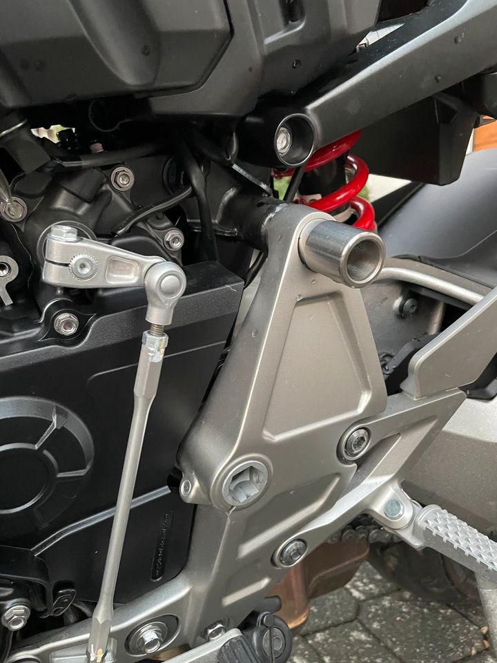 Honda CB1000R SC80 - Akrapovic - 1. Hand - 2390km - Bj. 2019 in Weitefeld