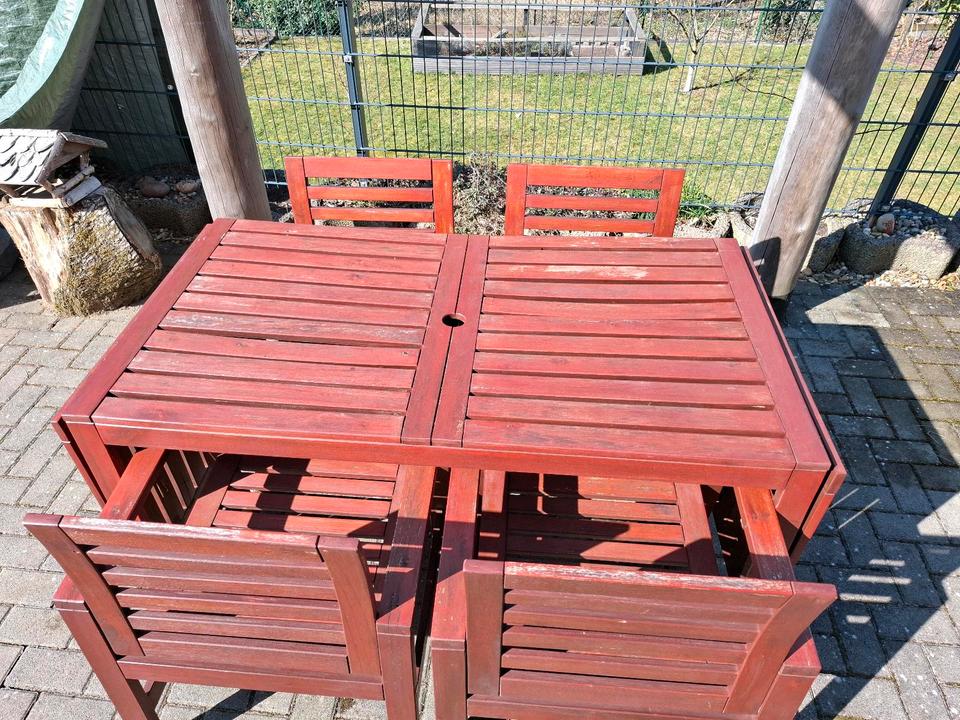 Ikea Gartentisch aus Holz, Gartenmöbel in Homburg