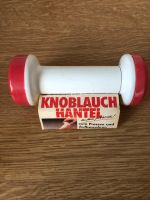 Eine Knoblauch Hantel, vielleicht ein Wichtelgeschenk Niedersachsen - Georgsmarienhütte Vorschau