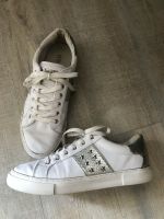 Guess Sneaker weiß/Silber mit Sternchen Größe 40 Hessen - Kassel Vorschau