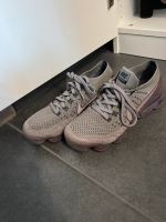 Nike Vapormax grau lila Größe 38,5 Niedersachsen - Schiffdorf Vorschau