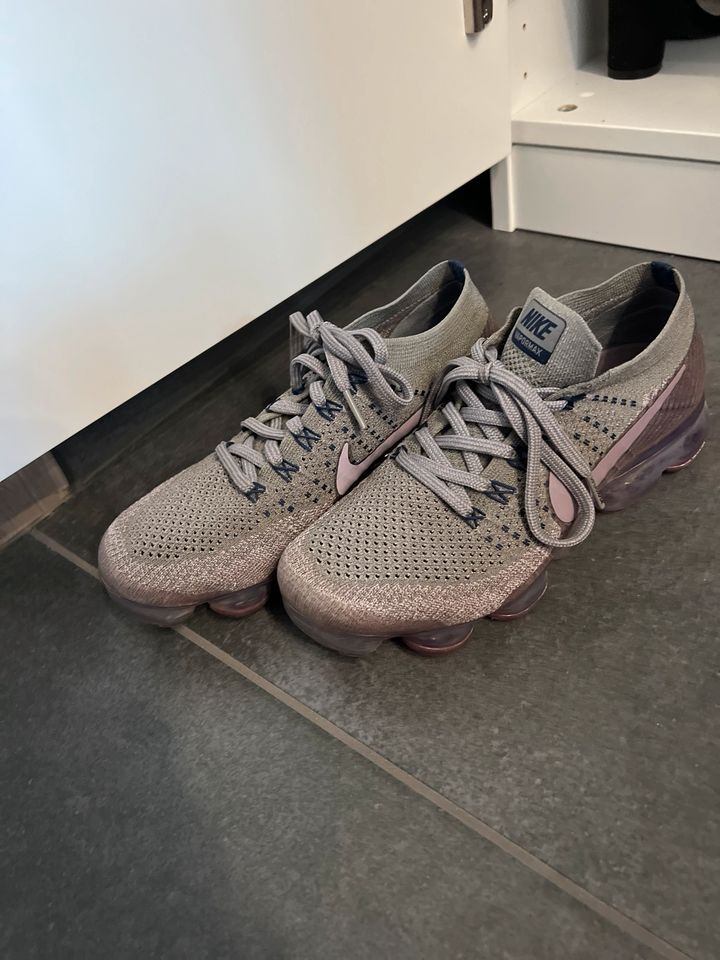 Nike Vapormax grau lila Größe 38,5 in Schiffdorf