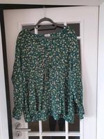Bluse mit Blümchen Gr. 48 / 50 Niedersachsen - Haselünne Vorschau