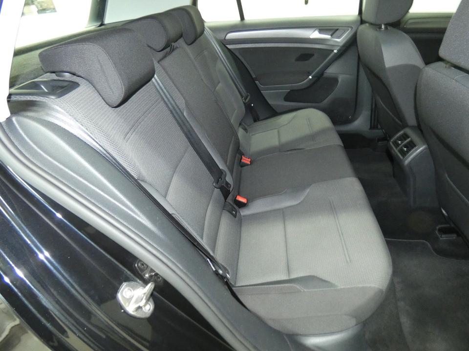 Volkswagen Golf VII 2.0 TDI Comfort.,Klima,Navi,LED,S-Heft in Dorfen