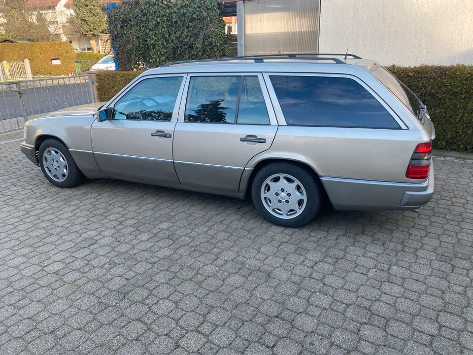 Mercedes T230 Kombi W124 Automatic H Kennzeichen Oldtimer in Nürnberg (Mittelfr)