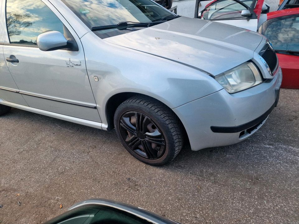 Skoda Fabia 6Y Stoßstange Kotflügel Motorhaube Tür Heckklappe in Gevelsberg