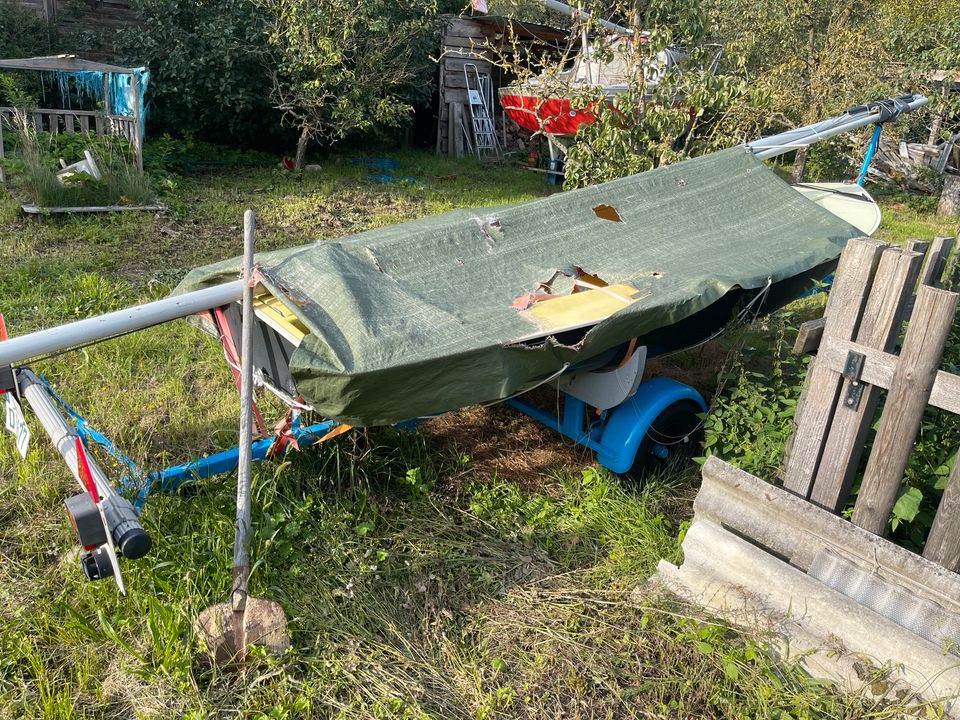 Segeljolle mit Straßentrailer in Uelzen