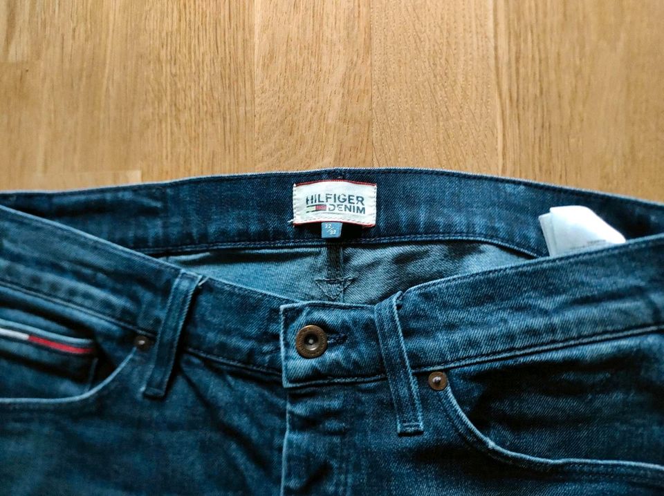 Hilfiger Denim Jeans, Cropped Gr. 32 in Berlin