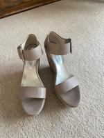 Tods / Hogan Sandalen Wedges grau/taupe Leder/ Wildleder 37 Nordrhein-Westfalen - Engelskirchen Vorschau
